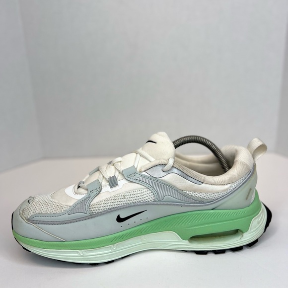 Nike Air Max Bliss Womens Sz 10M DH5128-103 White/Silver/Sage XLNT COND.! - Picture 7 of 16
